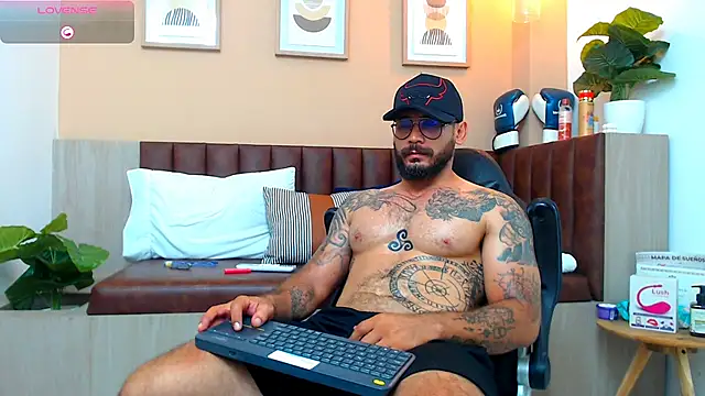 Snapshot of hanz_col chatting on March 14, 2025, 2:31 am hanz col online show from March 14, 2025, 2:31 am