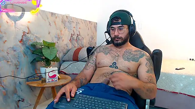 Snapshot of hanz_col chatting on October 14, 2025, 11:33 am hanz col online show from October 14, 2025, 11:33 am