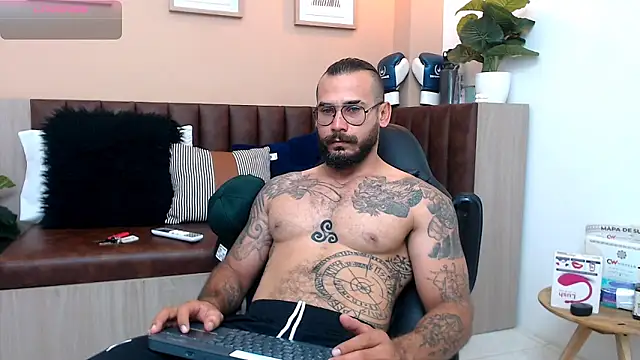 Snapshot of hanz_col chatting on March 13, 2025, 11:08 am hanz col online show from March 13, 2025, 11:08 am