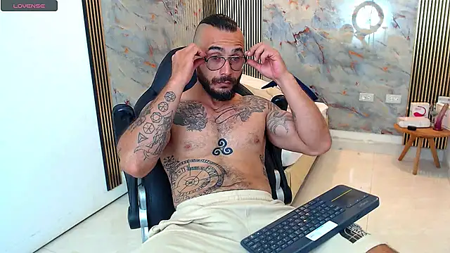 Snapshot of hanz_col chatting on February 18, 2025, 2:05 am hanz col online show from February 18, 2025, 2:05 am