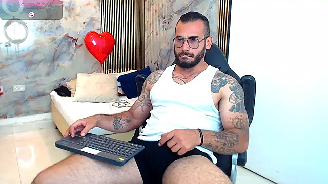 Snapshot of hanz_col chatting on February 12, 2025, 8:18 pm hanz col online show from February 12, 2025, 8:18 pm