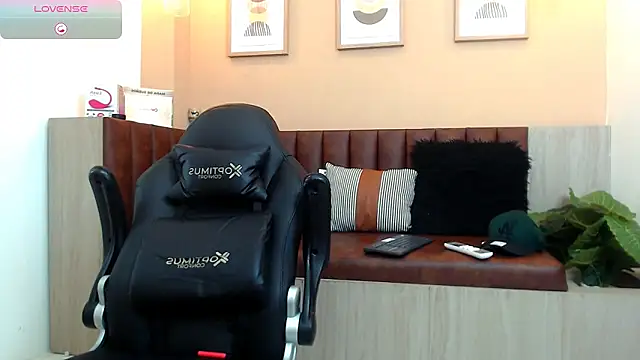 Snapshot of hanz_col chatting on March 6, 2025, 5:24 am hanz col online show from March 6, 2025, 5:24 am