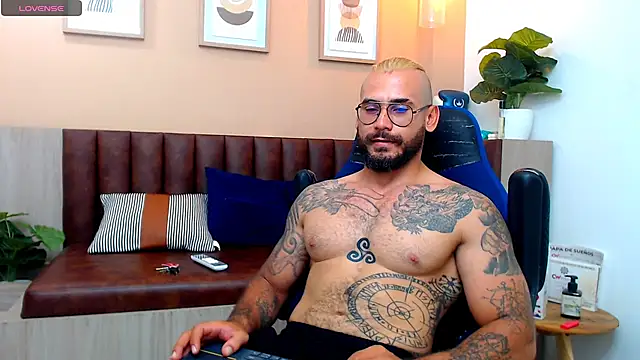 Snapshot of hanz_col chatting on March 21, 2025, 2:50 am hanz col online show from March 21, 2025, 2:50 am