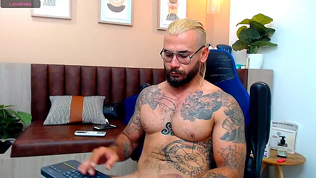 Snapshot of hanz_col chatting on March 21, 2025, 12:28 pm hanz col online show from March 21, 2025, 12:28 pm