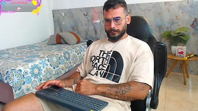 Snapshot of hanz_col chatting on October 27, 2025, 2:40 pm hanz col online show from October 27, 2025, 2:40 pm