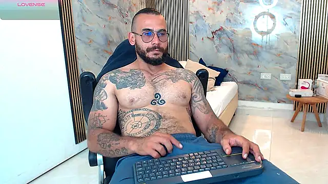 Snapshot of hanz_col chatting on February 22, 2025, 7:14 pm hanz col online show from February 22, 2025, 7:14 pm