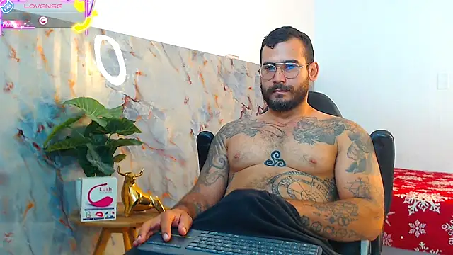 Snapshot of hanz_col chatting on October 3, 2025, 11:23 am hanz col online show from October 3, 2025, 11:23 am