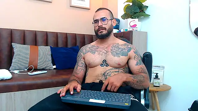 Snapshot of hanz_col chatting on March 17, 2025, 2:12 pm hanz col online show from March 17, 2025, 2:12 pm