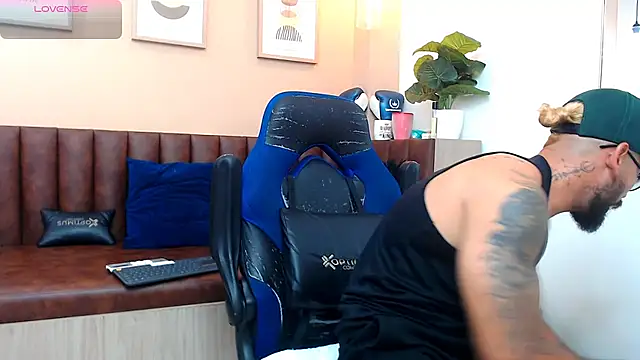 Snapshot of hanz_col chatting on March 21, 2025, 6:51 pm hanz col online show from March 21, 2025, 6:51 pm