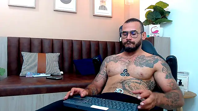 Snapshot of hanz_col chatting on March 18, 2025, 11:33 am hanz col online show from March 18, 2025, 11:33 am