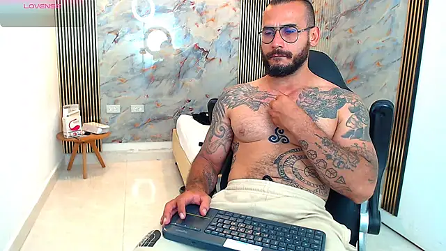 Snapshot of hanz_col chatting on February 28, 2025, 1:15 am hanz col online show from February 28, 2025, 1:15 am