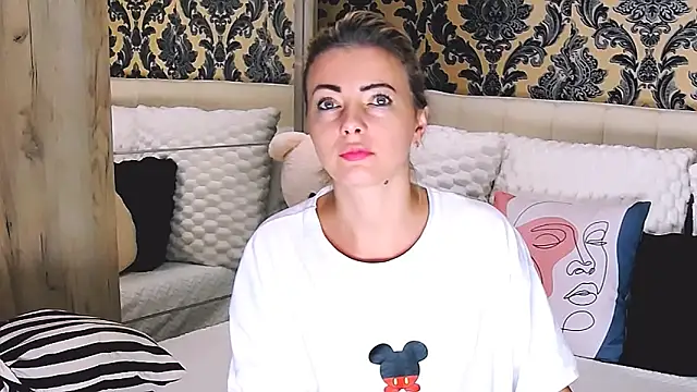 Aly girl1 online show from October 15, 2025, 6:54 am