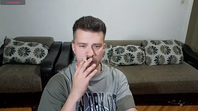 JohnnyStepBro online show from June 11, 2026, 7:33 pm