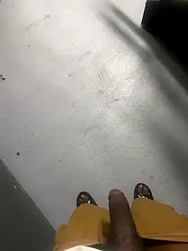 Snapshot of zeekBbc chatting on October 31, 2025, 8:33 am zeekBbc online show from October 31, 2025, 8:33 am