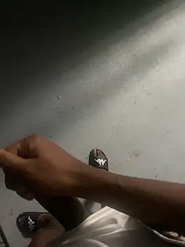 Snapshot of zeekBbc chatting on October 29, 2025, 8:57 am zeekBbc online show from October 29, 2025, 8:57 am