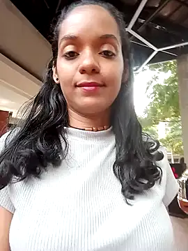 Snapshot of anitagrenn chatting on February 6, 2025, 8:45 pm anitagrenn online show from February 6, 2025, 8:45 pm