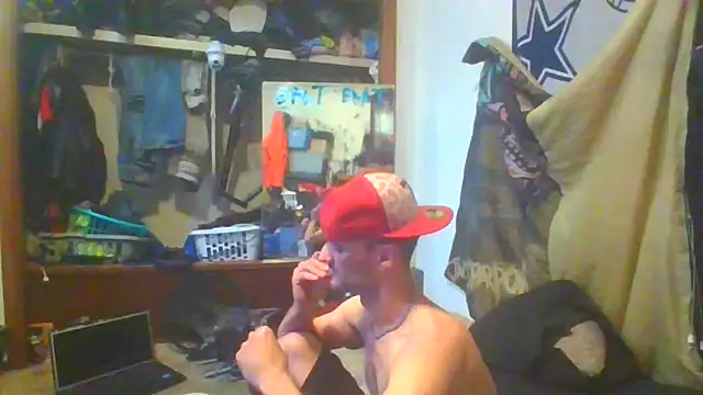 Snapshot of slinginbigD chatting on February 17, 2025, 7:26 am slinginbigD online show from February 17, 2025, 7:26 am