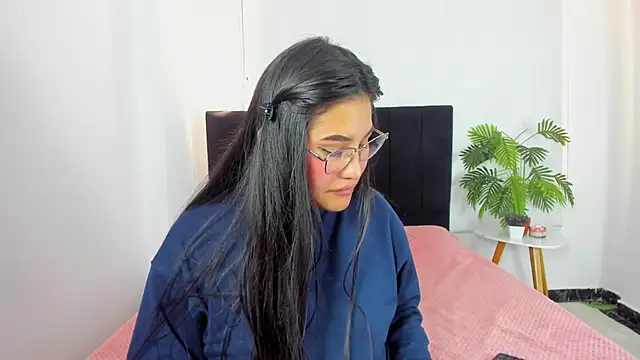 Little Ivy online show from November 28, 2025, 3:45 pm