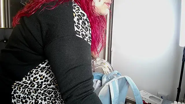 Bruja  Scarlata online show from September 17, 2025, 10:17 am