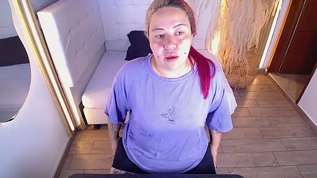 Bruja  Scarlata online show from November 20, 2025, 10:16 am