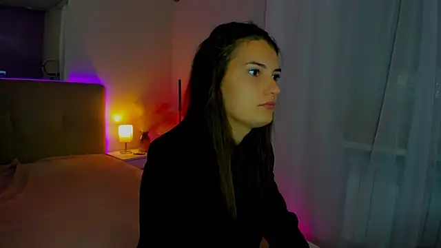 Laura Leee online show from September 14, 2025, 5:19 am