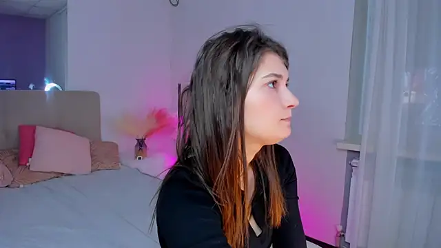 Laura Leee online show from March 14, 2025, 6:21 am