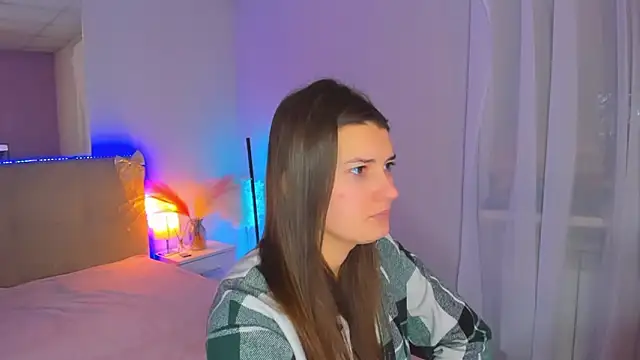 Laura Leee online show from February 3, 2026, 6:33 am