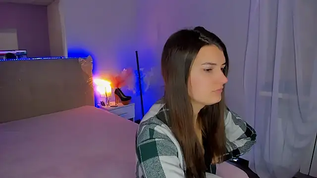 Laura Leee online show from February 11, 2026, 6:02 am