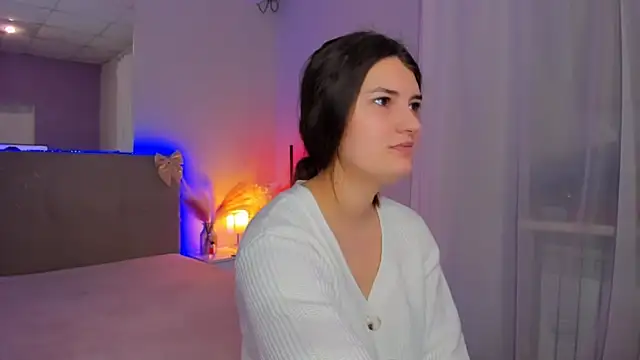 Laura Leee online show from March 17, 2026, 5:54 am