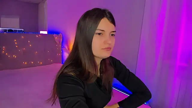 Laura Leee online show from April 5, 2026, 5:14 am