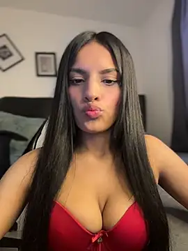 Dulceeany online show from May 5, 2026, 10:35 pm
