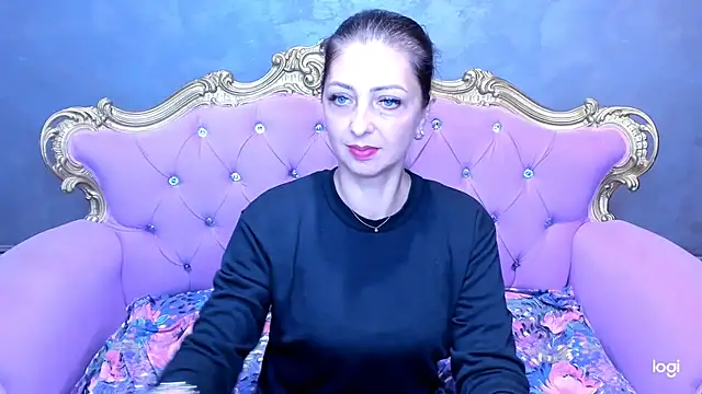 DivinSandra online show from October 13, 2025, 4:58 am