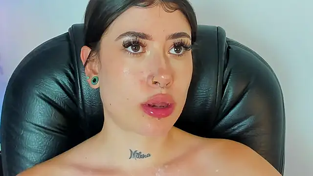 Snapshot of melody_suarez chatting on February 23, 2025, 7:28 pm melody suarez online show from February 23, 2025, 7:28 pm