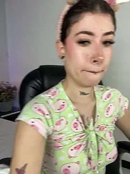 Snapshot of melody_suarez chatting on March 16, 2025, 8:10 pm melody suarez online show from March 16, 2025, 8:10 pm