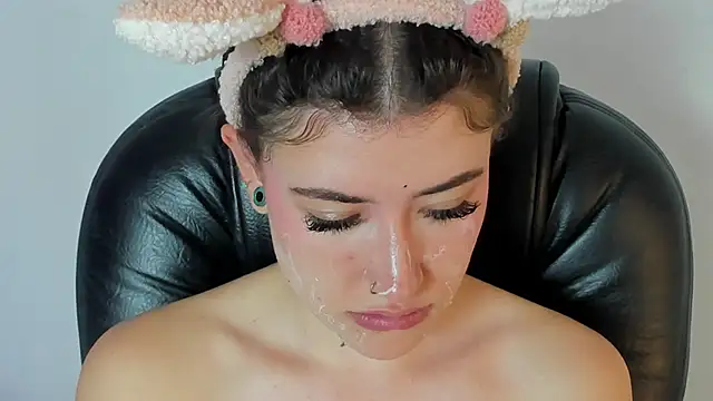 Snapshot of melody_suarez chatting on March 17, 2025, 2:19 am melody suarez online show from March 17, 2025, 2:19 am