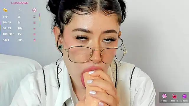 Snapshot of melody_suarez chatting on March 8, 2025, 11:07 pm melody suarez online show from March 8, 2025, 11:07 pm