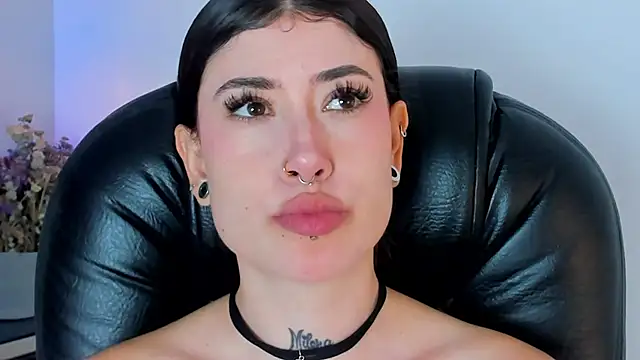 Snapshot of melody_suarez chatting on March 2, 2025, 7:08 pm melody suarez online show from March 2, 2025, 7:08 pm