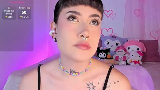 Snapshot of melody_suarez chatting on October 8, 2025, 11:27 pm melody suarez online show from October 8, 2025, 11:27 pm