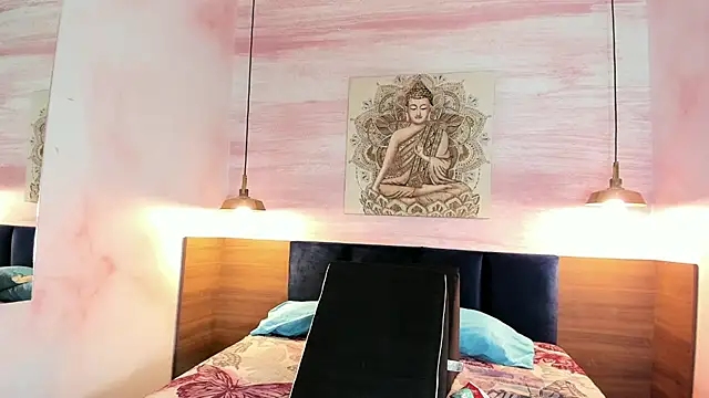 Snapshot of MelaniieRoux chatting on February 21, 2026, 7:27 pm MelaniieRoux online show from February 21, 2026, 7:27 pm