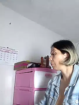 alixia81 online show from September 26, 2025, 11:22 pm