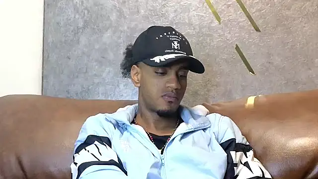 Snapshot of AaronCruz_ chatting on February 25, 2025, 1:10 pm AaronCruz  online show from February 25, 2025, 1:10 pm