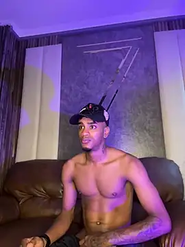 Snapshot of AaronCruz_ chatting on March 20, 2025, 7:57 pm AaronCruz  online show from March 20, 2025, 7:57 pm