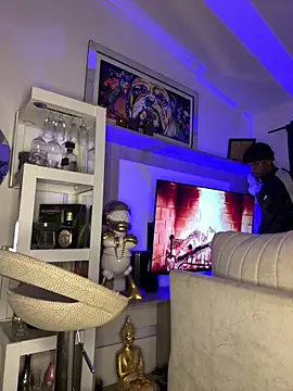 Snapshot of AaronCruz_ chatting on October 9, 2025, 4:35 am AaronCruz  online show from October 9, 2025, 4:35 am