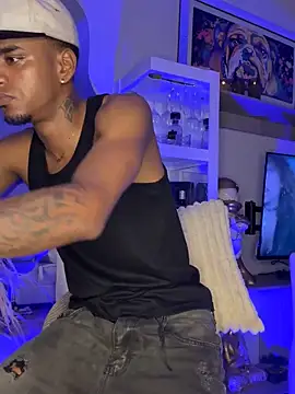 Snapshot of AaronCruz_ chatting on October 3, 2025, 5:20 am AaronCruz  online show from October 3, 2025, 5:20 am