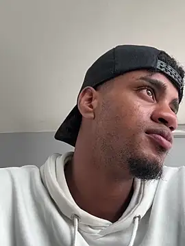Snapshot of AaronCruz_ chatting on March 10, 2025, 7:18 pm AaronCruz  online show from March 10, 2025, 7:18 pm