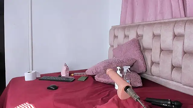 Roxy-Smith online show from April 9, 2026, 11:00 pm