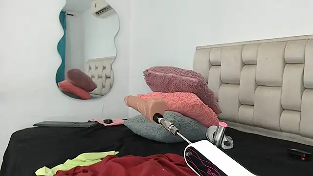 Snapshot of Roxy-Smith chatting on October 3, 2025, 11:28 pm Roxy-Smith online show from October 3, 2025, 11:28 pm