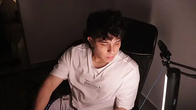 Tony Hoffa online show from November 17, 2025, 4:38 am