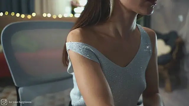 Feral Berrry  online show from September 18, 2025, 5:10 am