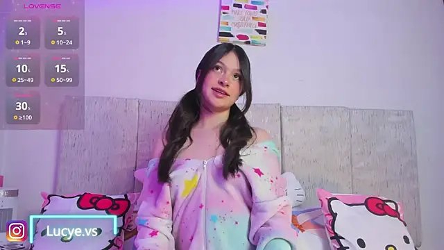 LucyEvans  online show from October 6, 2025, 3:40 am